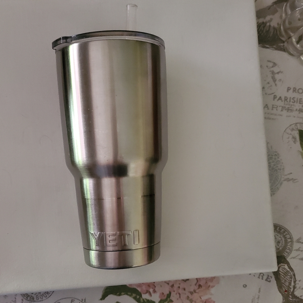 YETI 30 oz. Stainless Steel Thermos with Straw